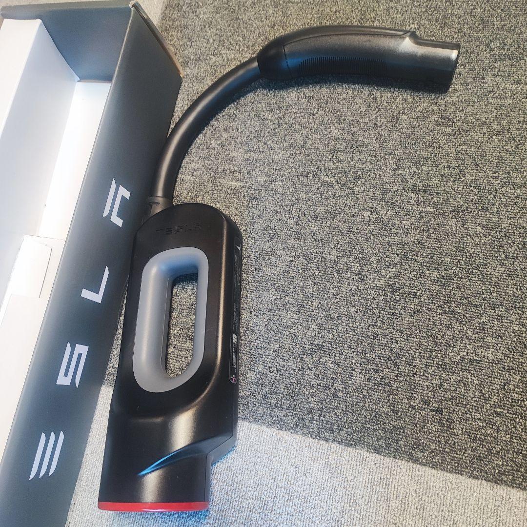 日本正規品　Tesla チャデモアダプターCHAdeMO テスラジャパン購入品 テスラ チャデモアダプター 日本純正 CHAdeMO Adapter - メルカリ
