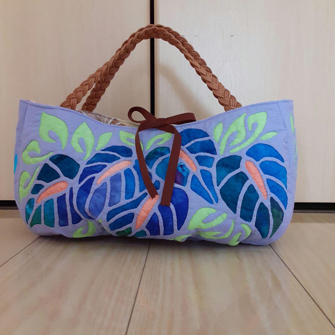 春の花のハワイアンキルトバッグ　ハンドメイド ハワイアンキルト 花と葉の刺繍 ハンドバッグ ハンドメイド