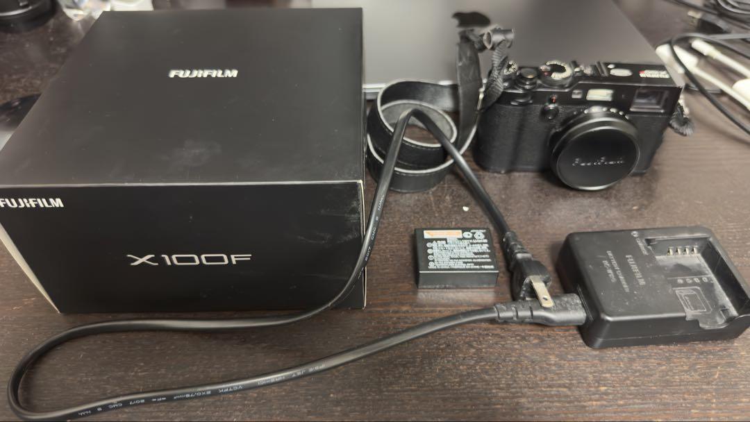 FUJIFILM X100F シャッター回数少・バッテリー＆付属品付き FUJIFILM X100F シャッター回数少・バッテリー＆付属品付き