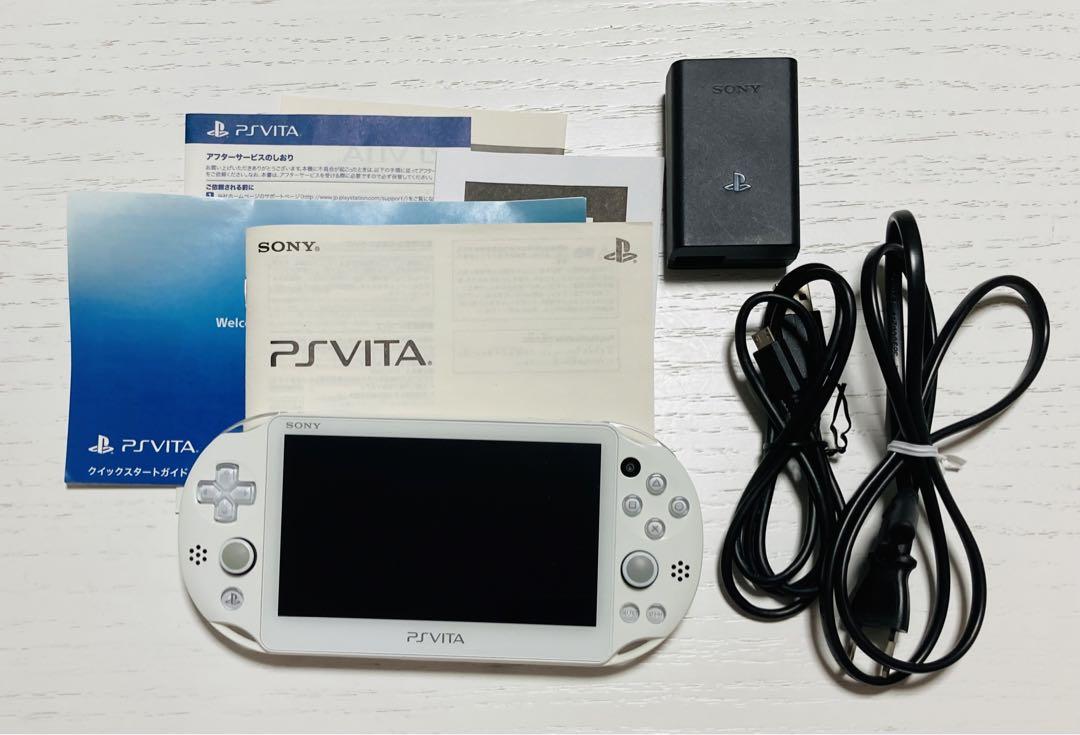 PS Vita 美品 PCH-2000 メモリーカード16GB他おまけ色々 PS VITA PCH-2000 16Gメモリーカードなどセット（PS Vita 本体