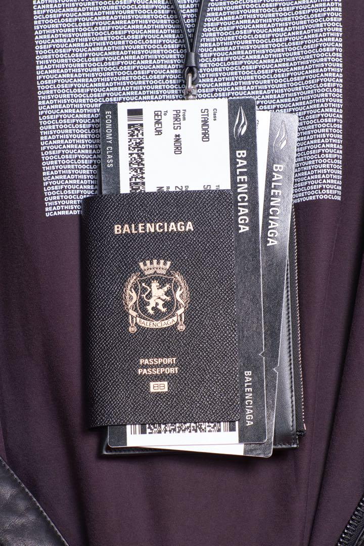 バレンシアガ パスポート フォンホルダー balenciaga 財布