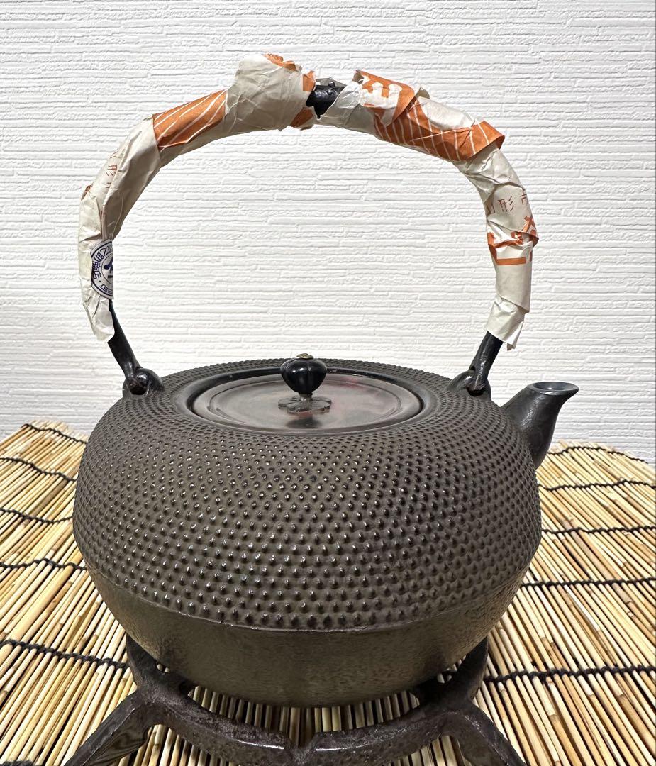 ＵＳＥＤ品 敬典工房正寿堂山正造 斑紫銅蓋、銀口粒象嵌２２型吉兆文様 南部鉄瓶 USED品 敬典工房正寿堂山正造 斑紫銅蓋、銀口粒象嵌22型