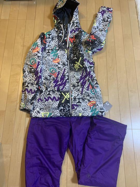 ⭐︎極美品 ボルコム スノボーウェアセット 最終値下】タグ付新品 スノボウェア VOLCOM レディース用 上下