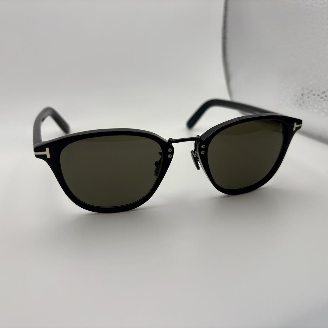 TOM FORD　トムフォード　サングラス　TF1049-D　01A　グレー TOM FORD トムフォード サングラス FT1049-D/S 01A 50 EYEWEAR