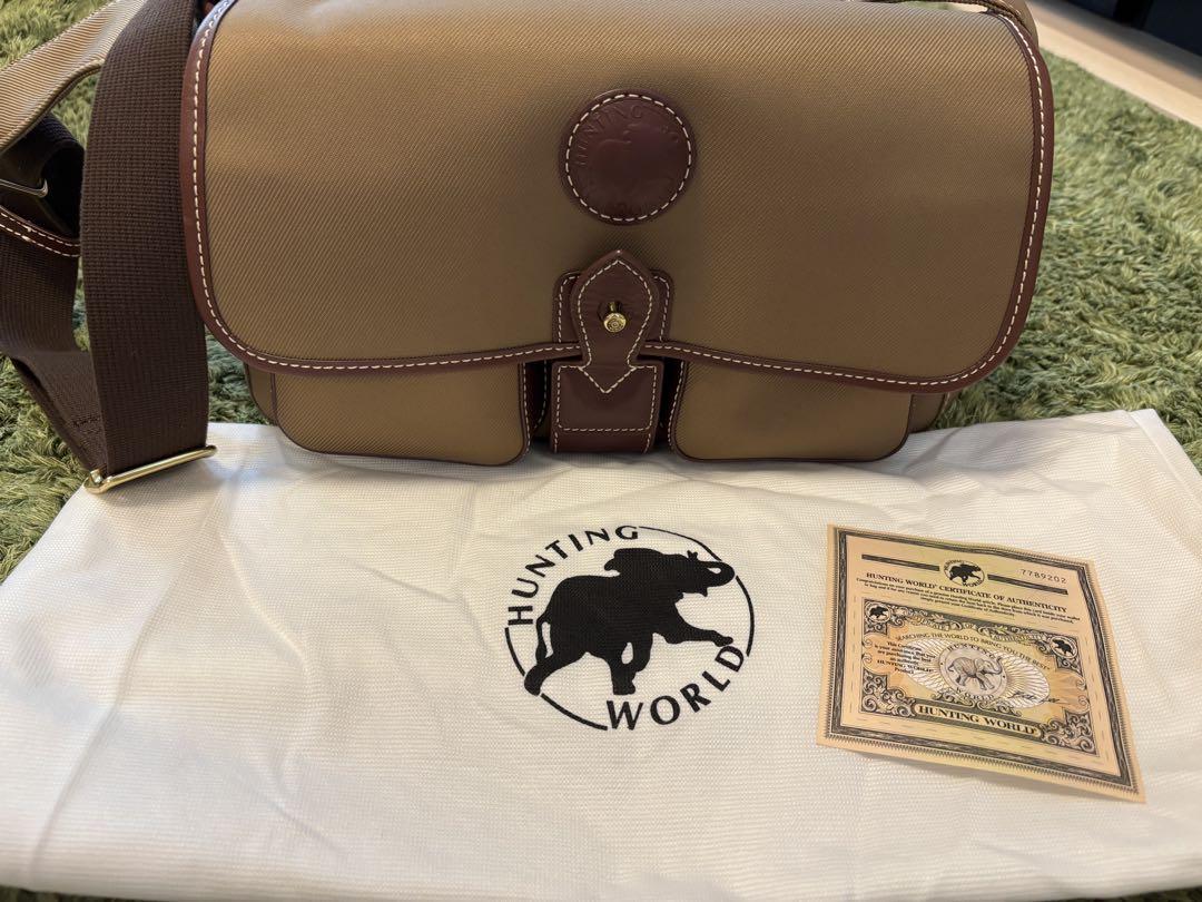 Hunting World パッチ付きショルダーバッグ Hunting World パッチ付きショルダーバッグ