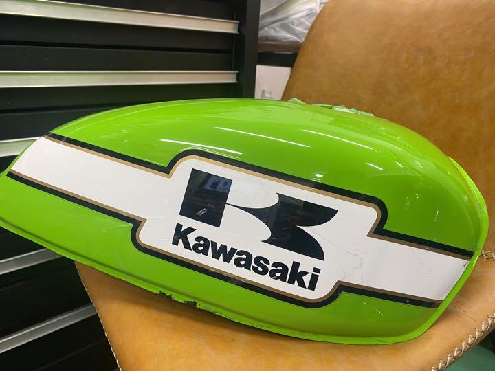 Kawasaki 250TR 純正タンク グリーン Kawasaki 250TR キャブ車 バイク 燃料 タンク グリーン - メルカリ