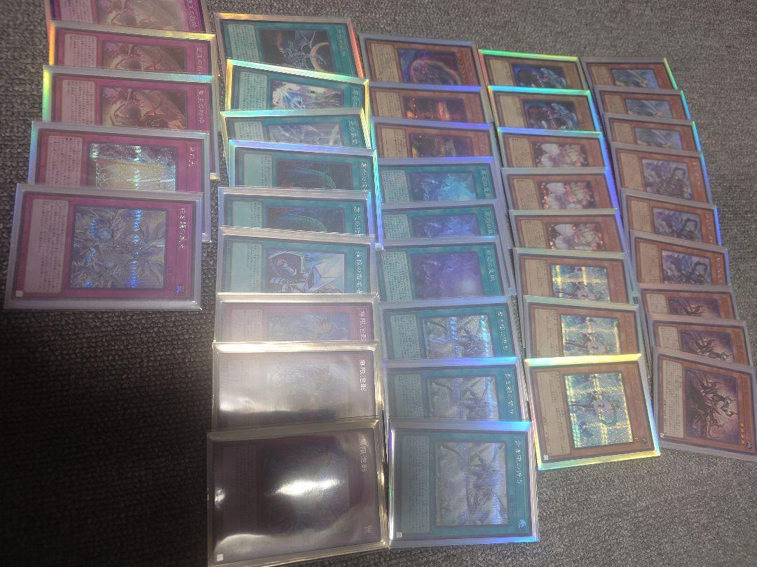 遊戯王　引退品　原石青眼デッキ　デッキケース等のサプライ付き　レアリティ説明あり 遊戯王 引退品 原石青眼デッキ デッキケース等のサプライ付き