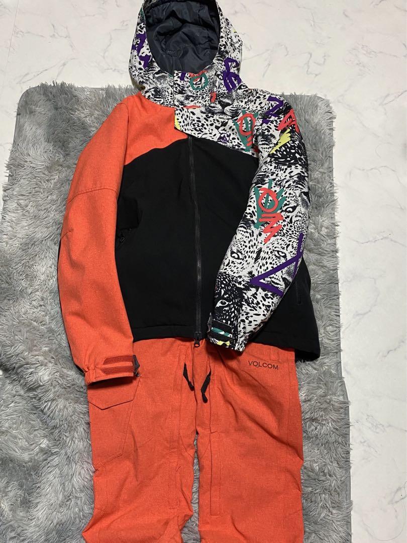 VOLCOM ボルコム　スノーボード　ウェアー　上下セットXL 美品✨】VOLCOM ボルコム スノーボードウェア上下セット M 150