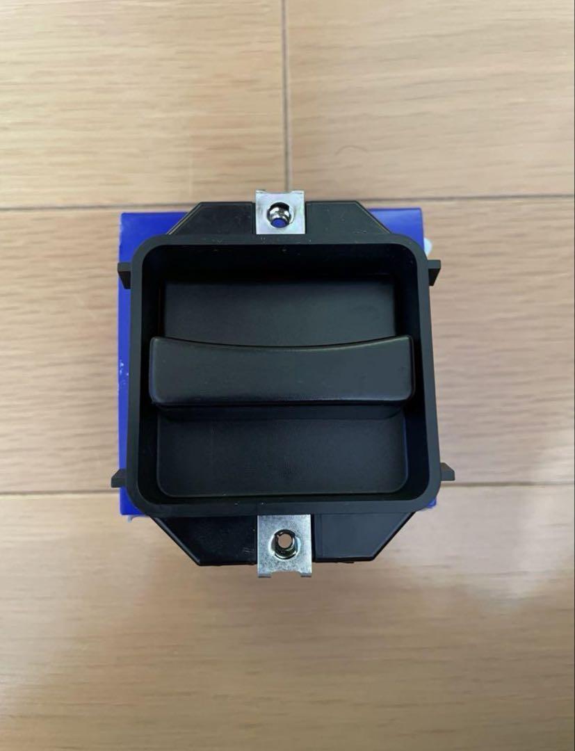 【新品・未使用・純正品】ボルボ240 セカンドシートラッチ 新品・未使用・純正品】ボルボ240 セカンドシートラッチ（取引