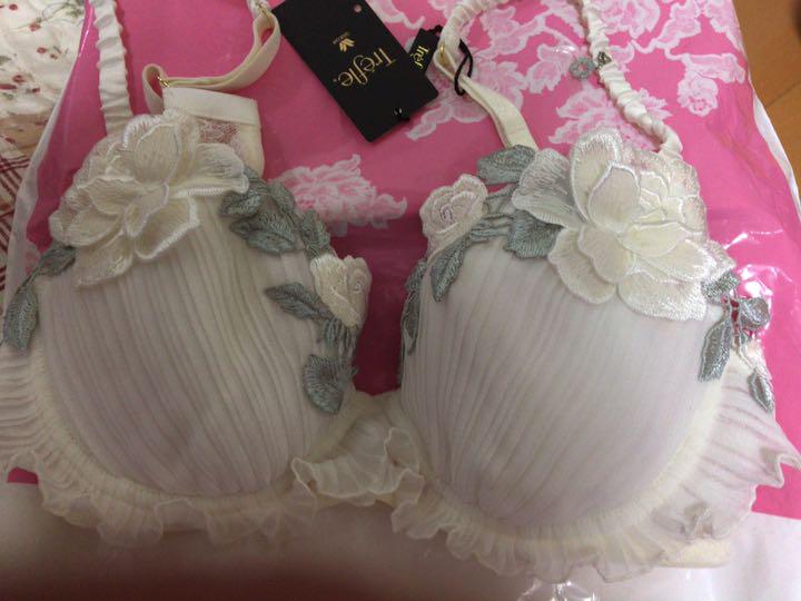 トレフルのお下着 （F70】トレフルブラジャー＆ソングアイボリー
