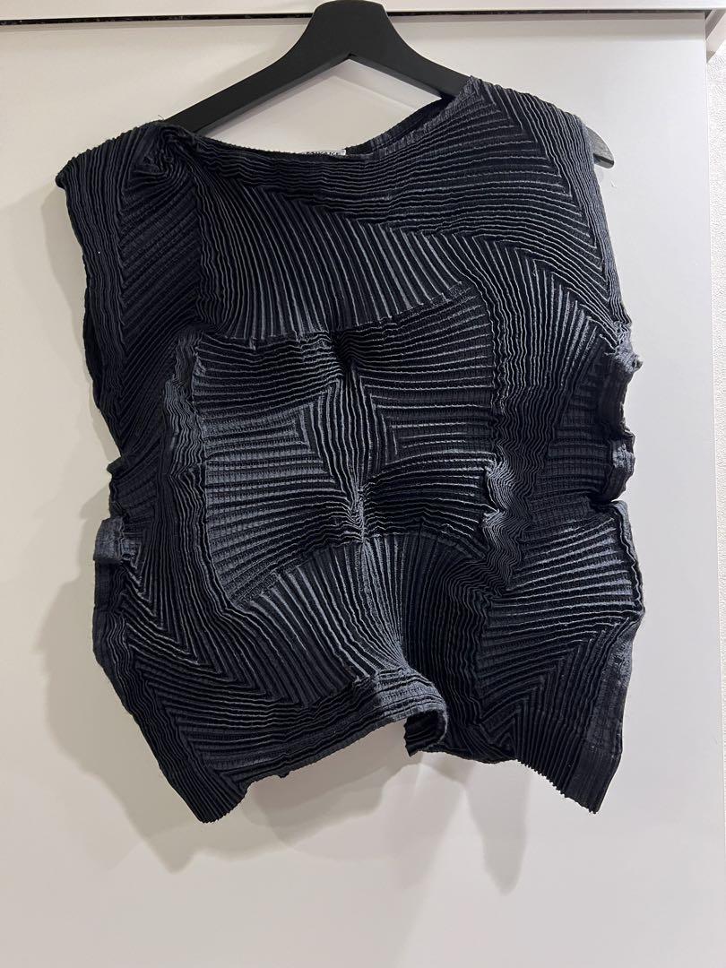 ISSEY MIYAKEイッセイミヤケ ノースリーブ イッセイミヤケISSEY MIYAKE 3Dスチームストレッチプリーツ