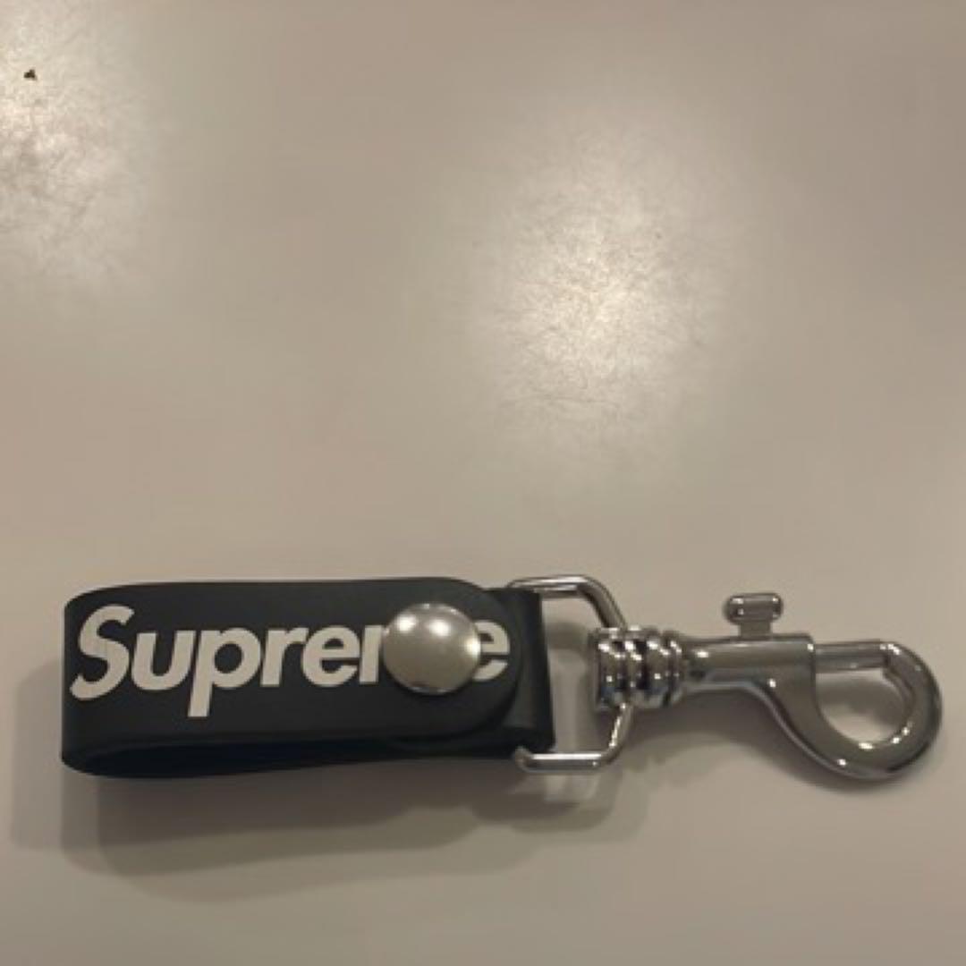 小物 Supreme Leather Key Loop Black Supreme Leather Key Loop (SS21) - $28