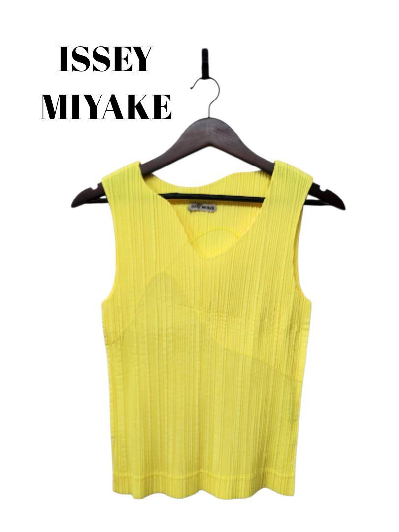 64041 ISSEY MIYAKE デザイン ノースリーブカットソー （ISSEY
