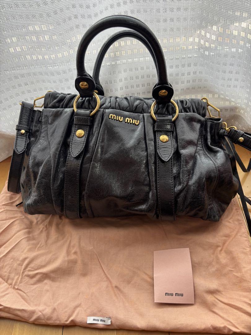 MIU MIU ブラックショルダーバッグ Miu Miu レザーショルダーバッグ | ブラック | FARFETCH JP