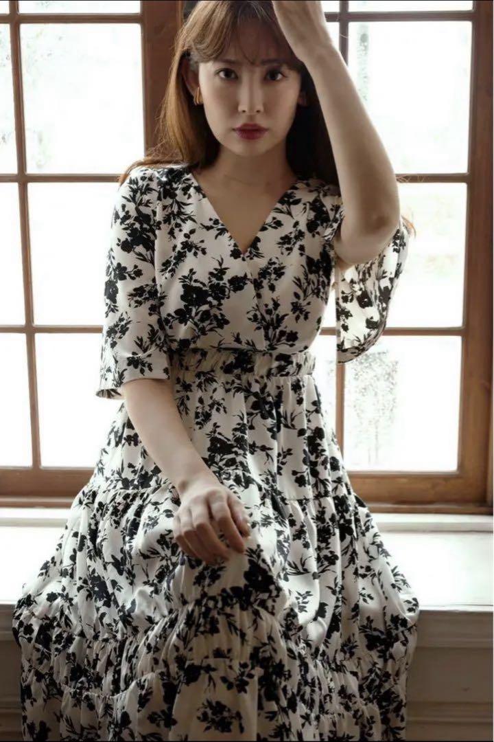 ワンピース herlipto Monotone Floral SlitSleeveDress herlipto 【2月4日(日)19時発売】 Monotone Floral Pleated
