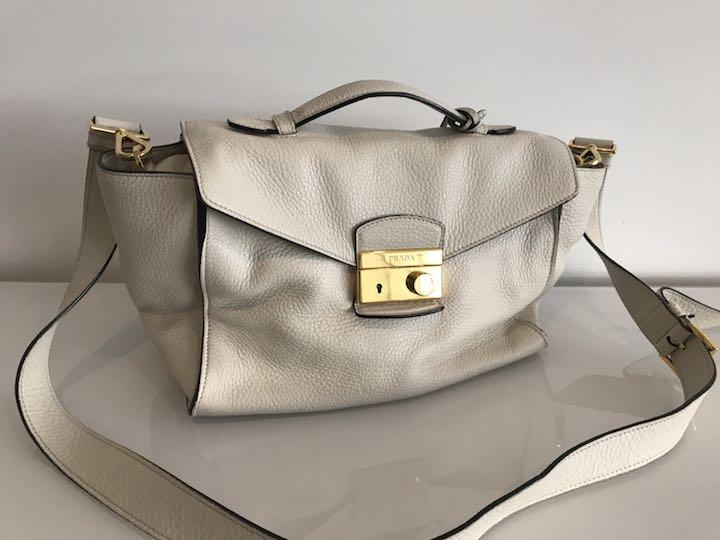 汚れ、傷ほぼなし！【PRADA】ショルダーバッグ （プラダ（PRADA