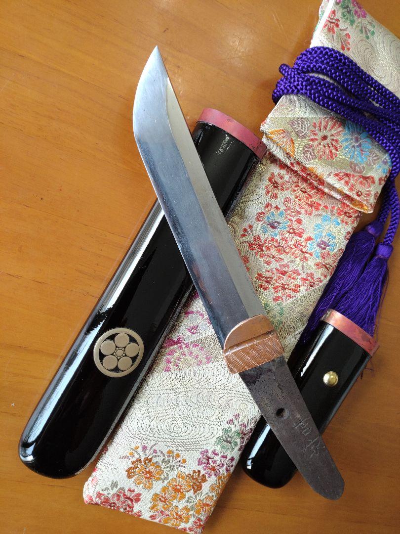 残欠 手直し工芸品、在銘(兼清)合法サイズです。刃面は光沢が有り鎬造りです。 残欠 手直し工芸品、在銘(兼清)合法サイズです。刃面は光沢が