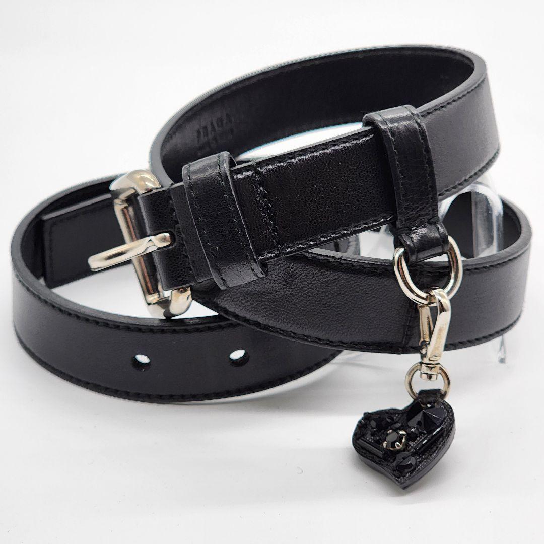 【美品】 PRADA プラダ 携帯ストラップ バッグチャーム ハート ブラック 極美品 】 プラダ サフィアーノレザー ベルト ハートチャーム