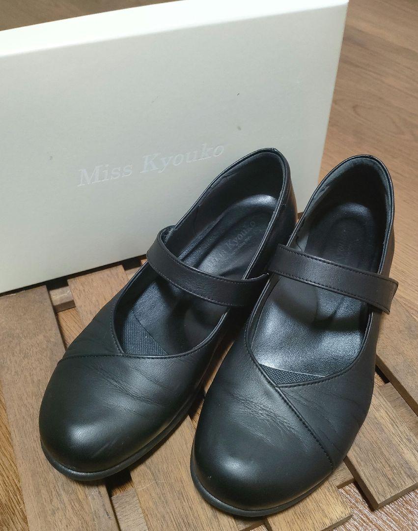 【新品】Miss Kyouko Vカットストラップパンプス ミスキョウコ]Vカットストラップパンプス 4E 109374 ブラック