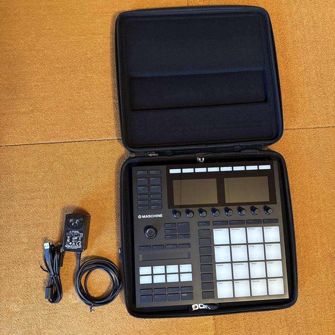 【ケース付】MASCHINE MK3 MIDIコントローラー 本体 ケース付】MASCHINE MK3 MIDIコントローラー 本体 （MASCHINE