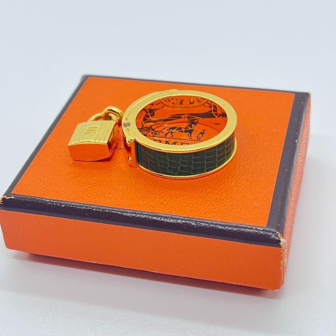 ✨良品✨【箱付き】HERMES エルメス ケリーカデナ ゴールド スカーフリング 箱付き】HERMES エルメス スカーフリング カデナ ケリー