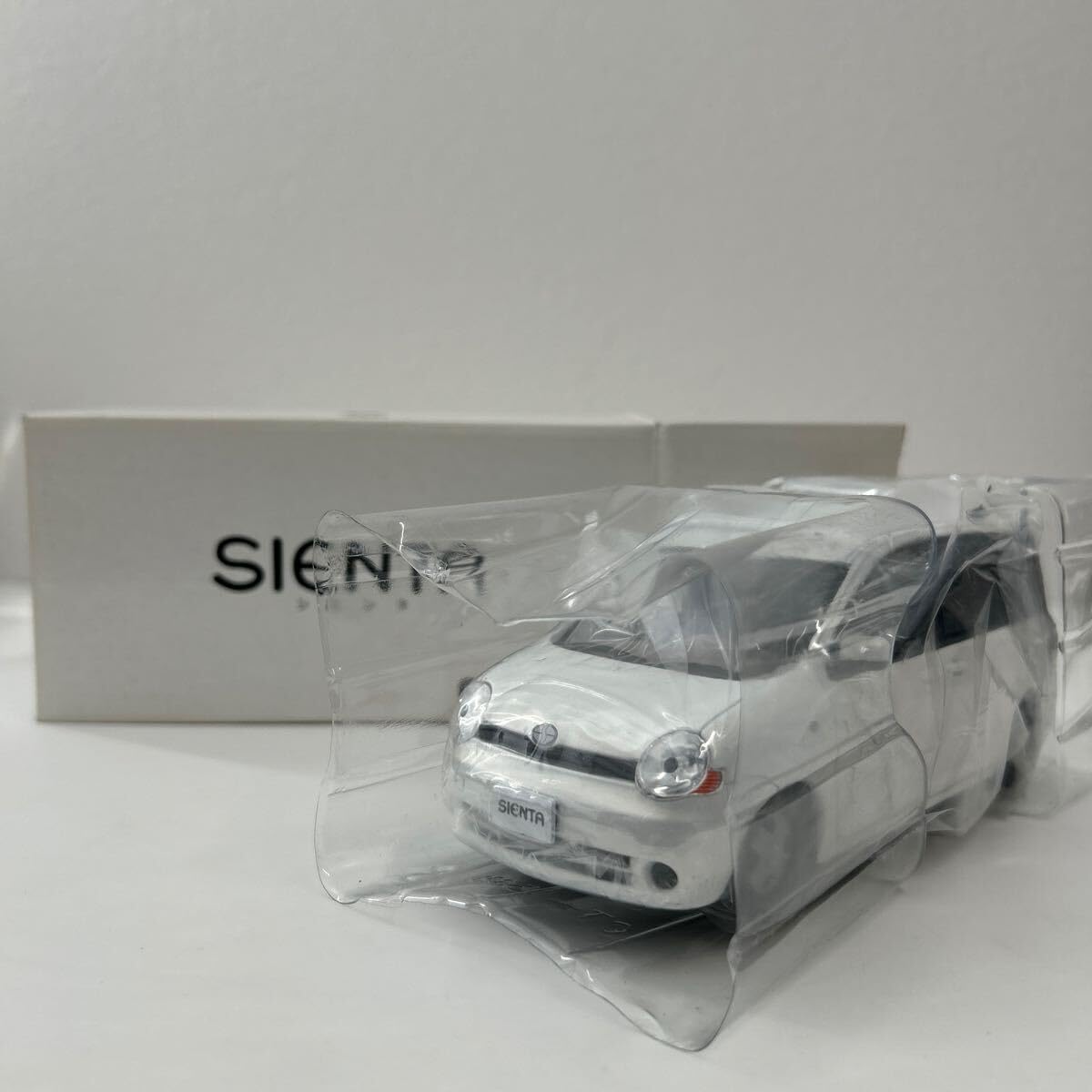 非売品 ミニカー ディーラー特注 1/24 SIENTA ミニカー 初代