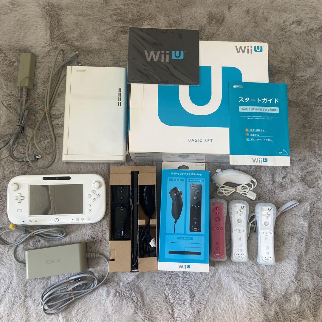 Wii U - WiiUベーシックセット+定番カセット+Wiiリモコン3個+ヌンチャク2個 バーチャルコンソール付】Nintendo Wii U ベーシックセット+Wii