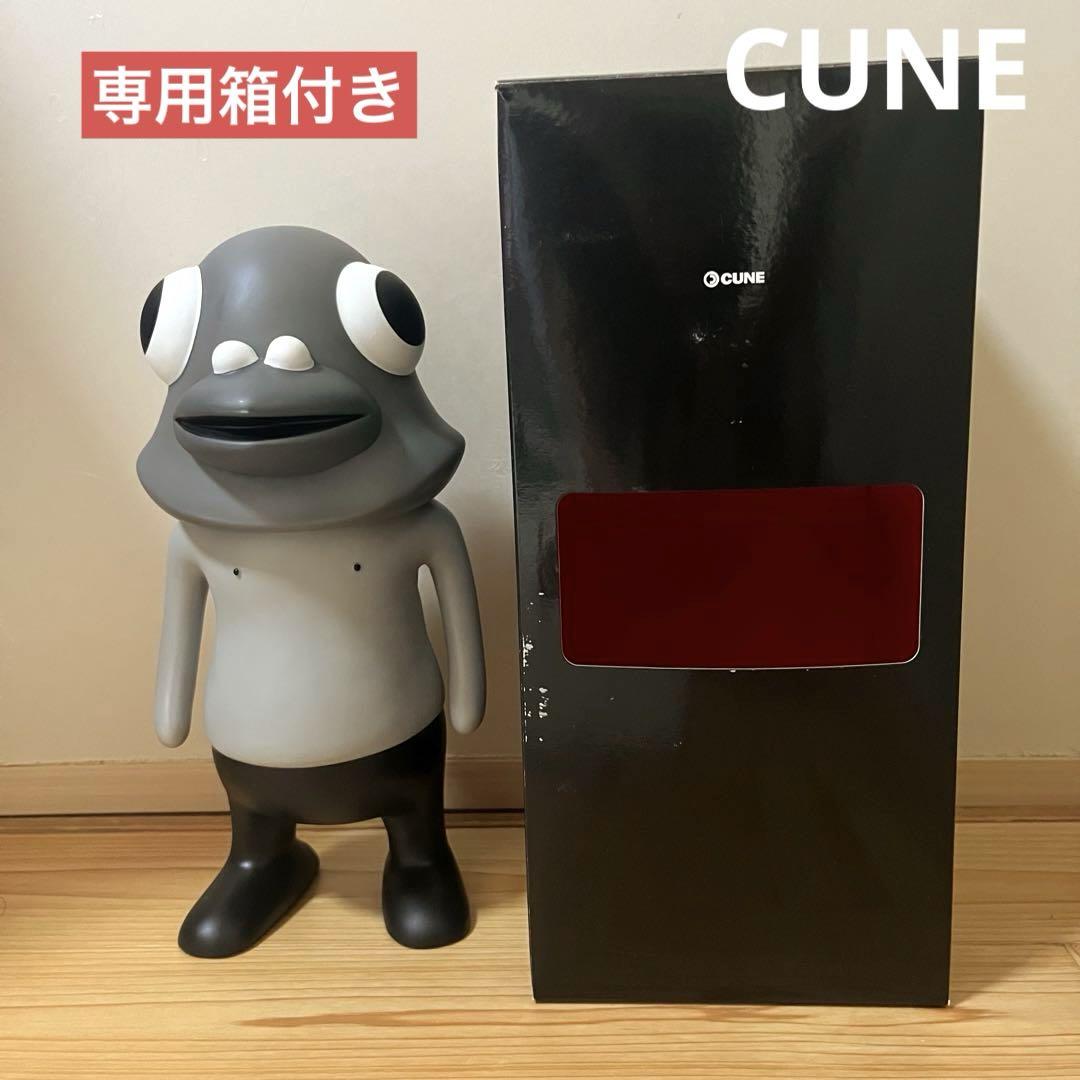 【専用箱付】レア♦︎CUNE キューン　鳩山オズボーンフィギュア ソフビ　モノクロ 鳩山オズボーンフィギュア｜ウサギがいない｜CUNE ONLINE STORE