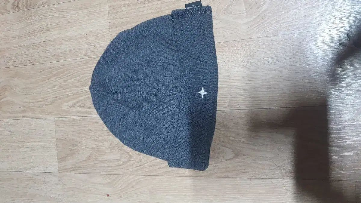 ストーン アイルランド ビーニー（stone Island ビーニー