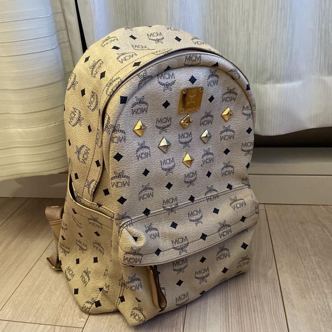 MCM ベージュリュック【正規品】（MCM レザー×スタッズ バック