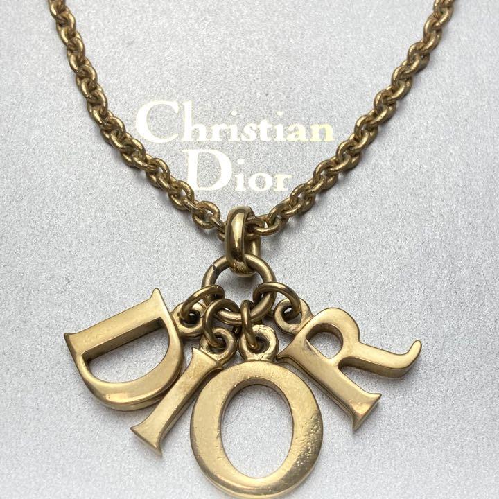 Christian Dior ♡ ロゴチャーム付きベルト DIOR Beauty Gold PHONE CHARM Stars and LOGO Chain New With