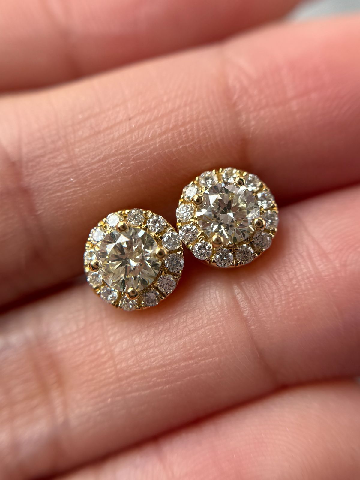 K18 ダイヤモンドピアス 1.0ct ダイヤモンド 鑑別書付き（K18