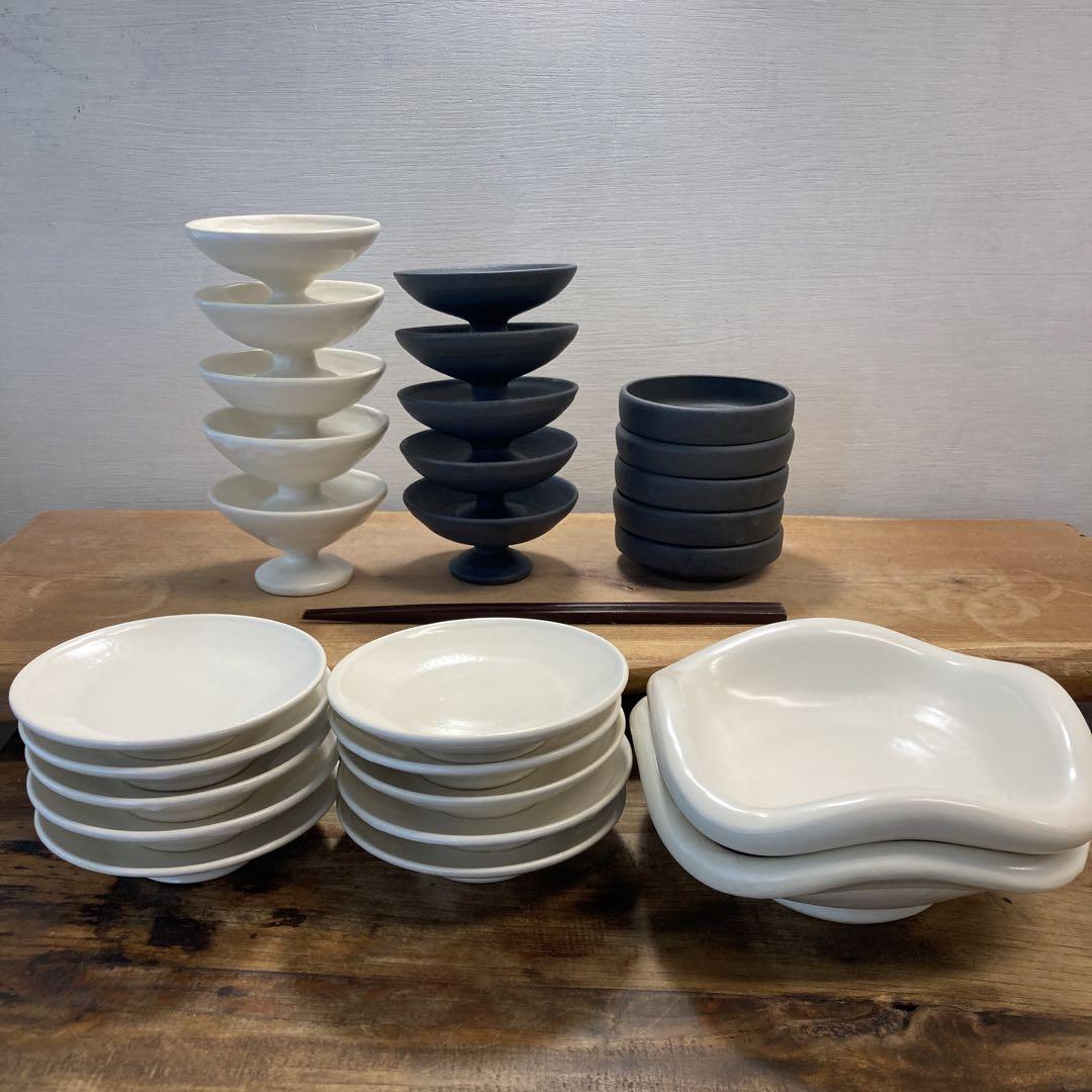 ちゃー様新品　陶器　陶芸作家　オフホワイトの耳付きサラダBOWL6個 75 ちゃー様新品 陶器 陶芸作家 オフホワイトの高杯小皿5枚 3