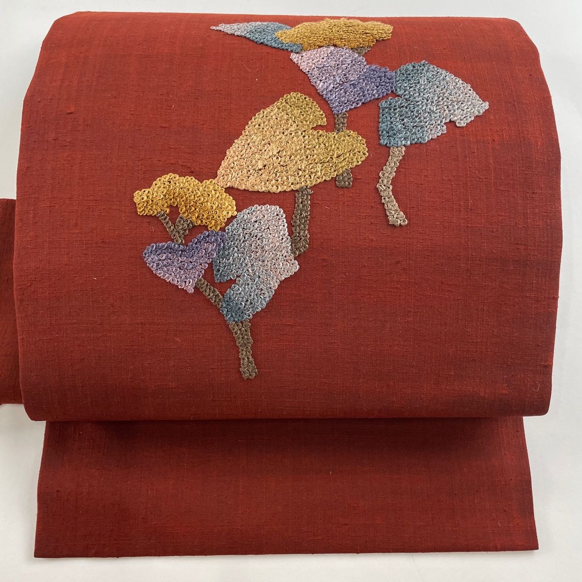 名古屋帯 美品 秀品 草花 刺繍 えんじ色 正絹 【中古】（名古屋