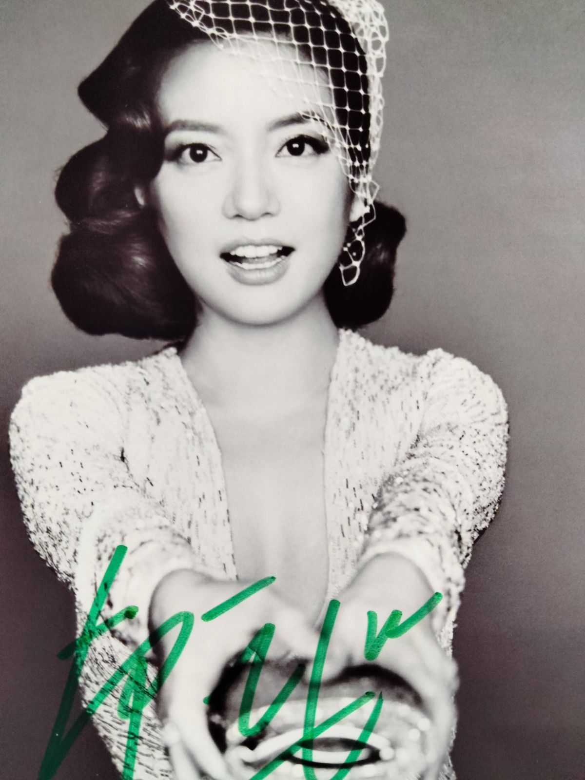 ヴィッキー・チャオ直筆サイン入2Lサイズ写真…Vicki Zhao ヴィッキー・チャオ直筆サイン入2Lサイズ写真…Vicki Zhaoの通販