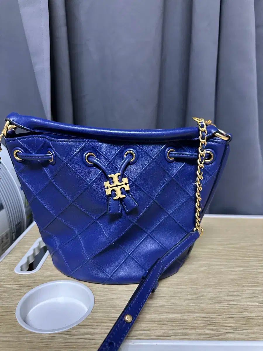美品、日本未入荷　希少トリーバーチバック　ブルー Tory Burch(トリーバーチ) バッグ ミニサイズ（トリーバーチ