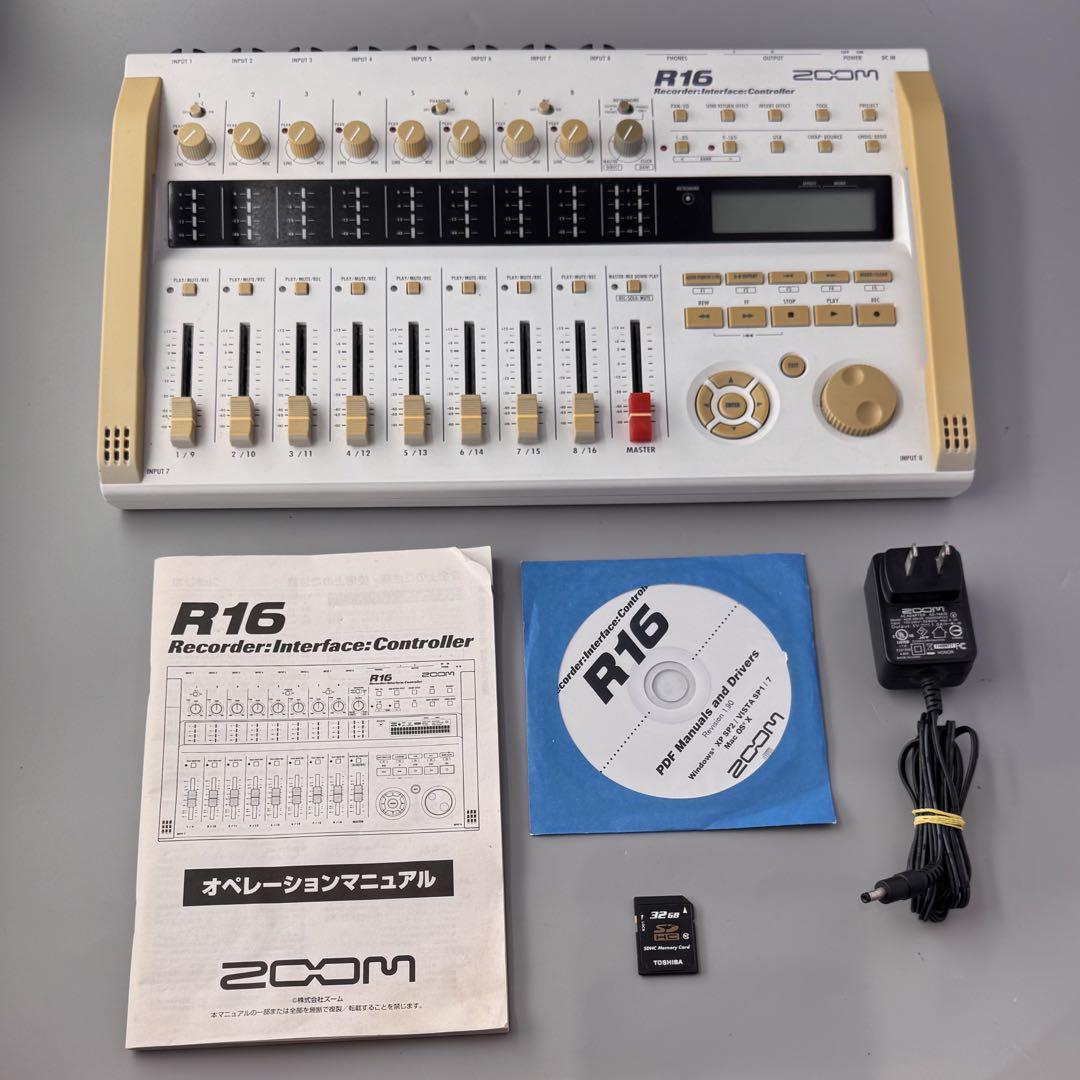 ZOOM R16 マルチトラックレコーダー 取扱説明書付き ZOOM R16 マルチトラック・レコーダー 取扱説明書、SDカード付き